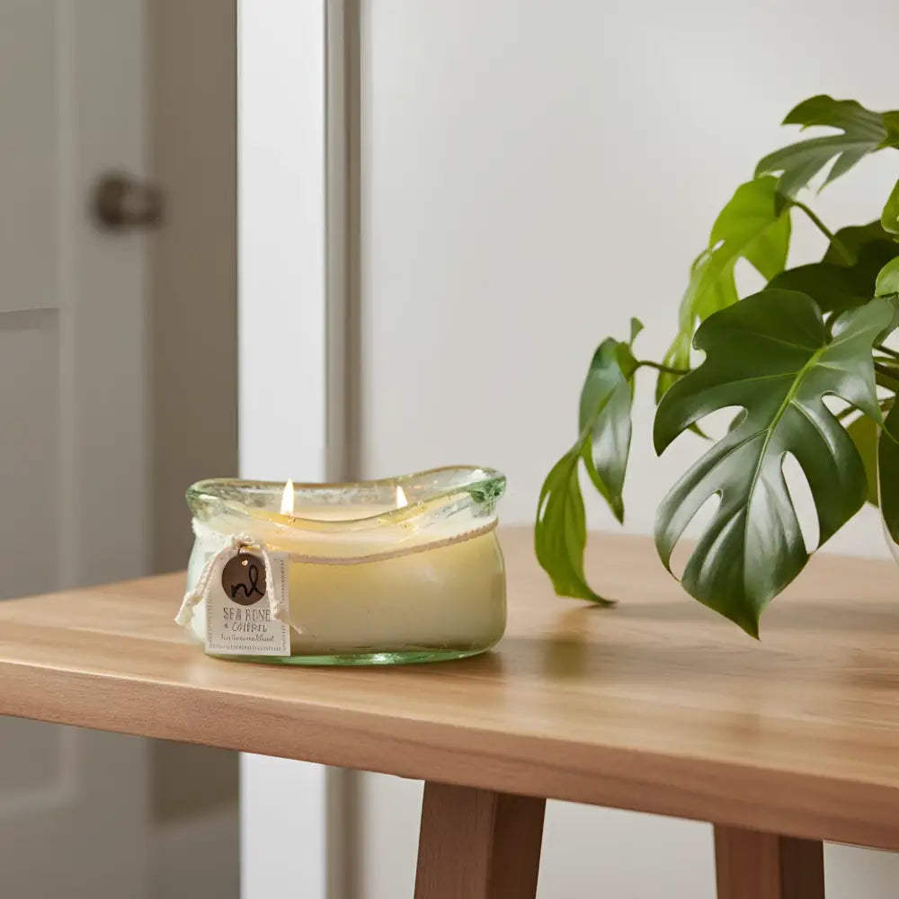 Bubble glass candle from collection with creamy yellow wax, lit wicks and sébane & coffee tag