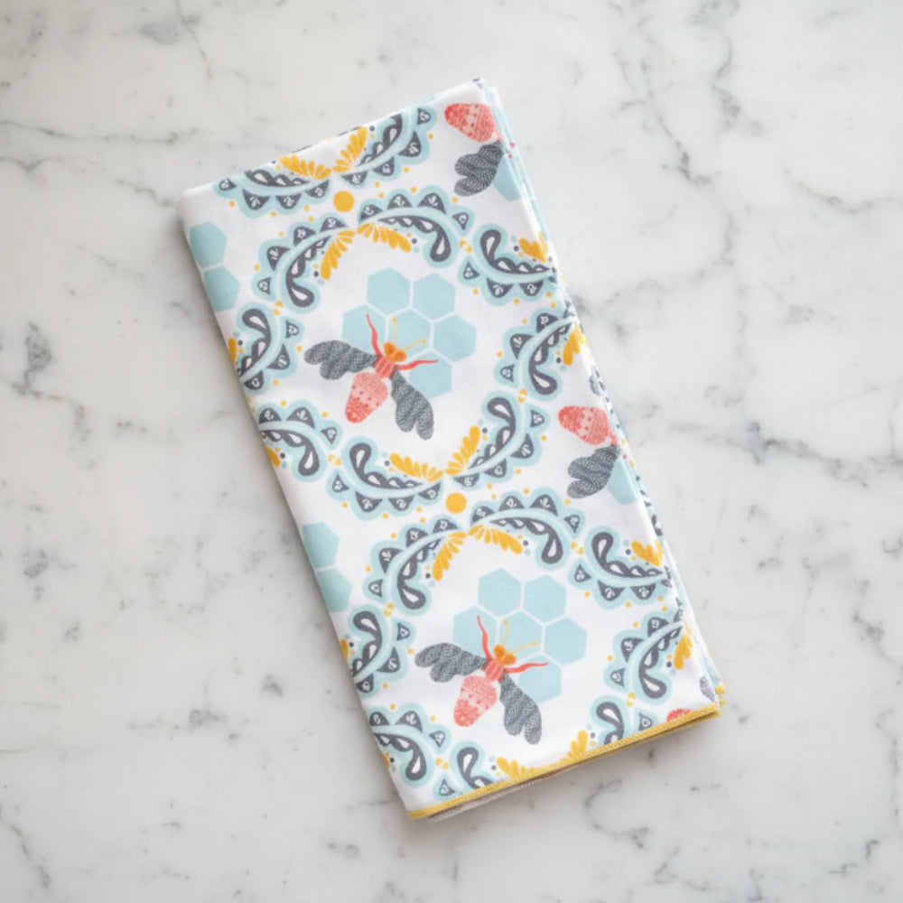 Honey bee cloth napkin with honeycomb pattern, set of 4