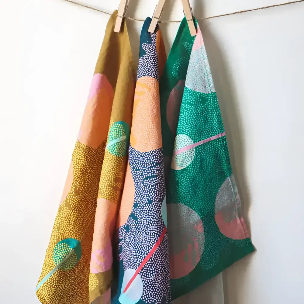 Leaf Nest linen napkin set with colorful patterned towels