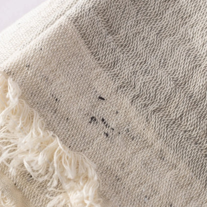 Off-white double-layered muslin bath towel with fringe and dark speckles made of cotton nope yarn