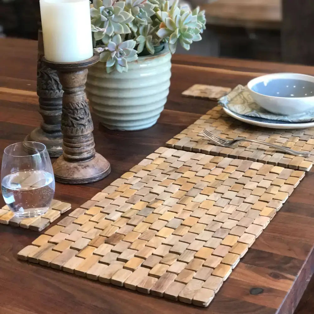 Natural teak placemats set made from recycled teak pieces, perfect to bring natural rustic beauty
