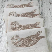 Four cotton napkins with otter design.