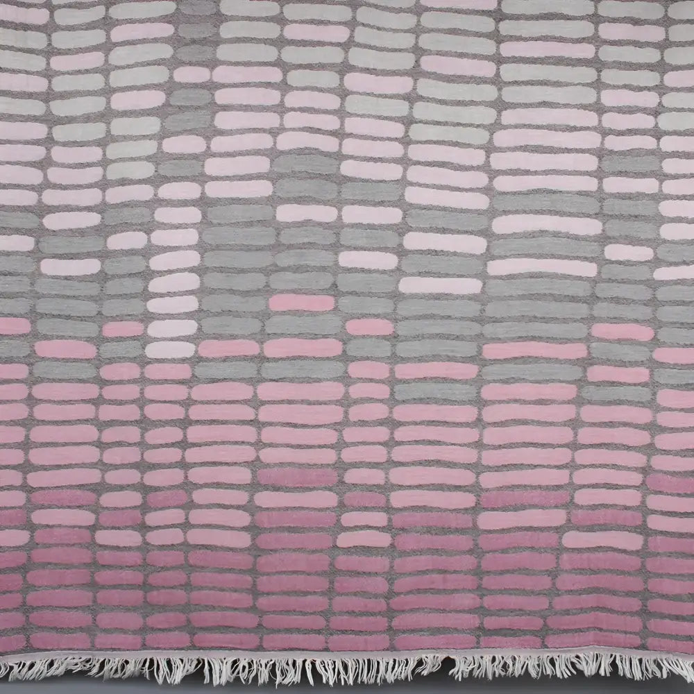 Cotton towel with gauze texture with a geometric woven design and eyelash fringe.