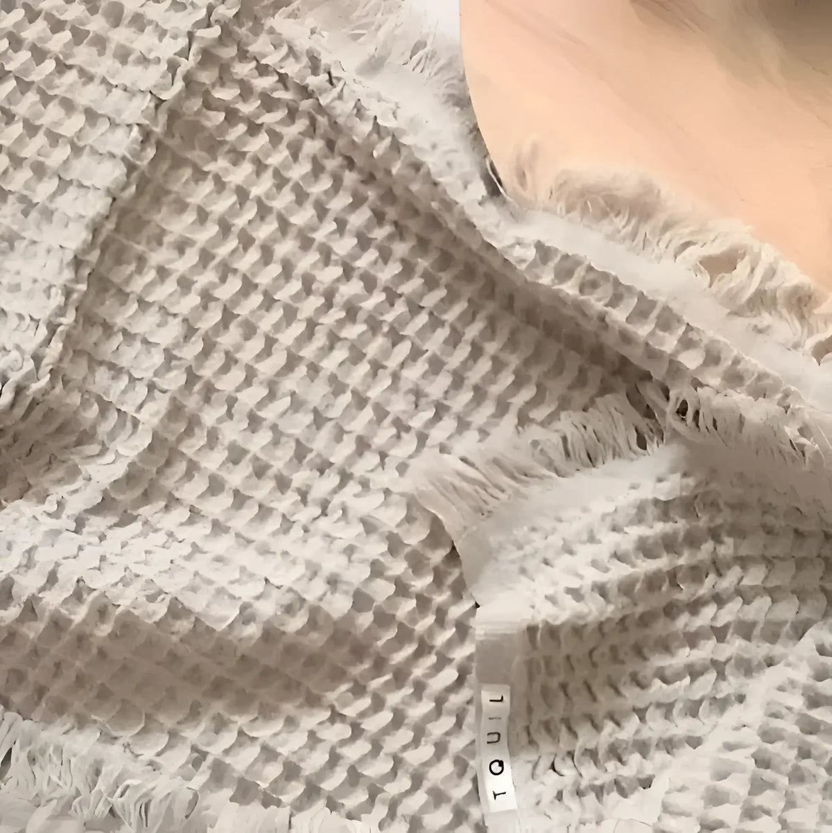 Light gray waffle bath towel made from pure Aegean cotton with fringed edges