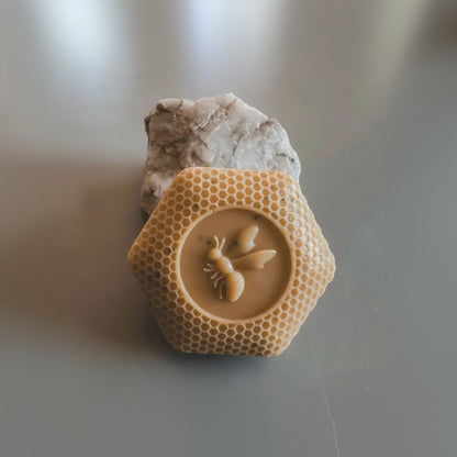 Handmade Wild Honey Soap N° 05 with earthy honey and poppy seeds